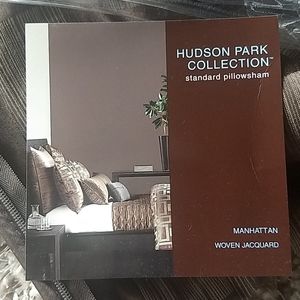 Hudson Park Pillow sham set